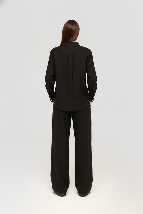 Chemise noire oversize minimaliste